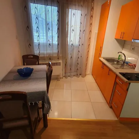 Stan Na Dan Prnjavor, Gajba U Centru * Prnjavor