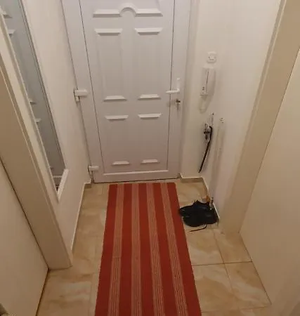 Stan Na Dan Prnjavor, Gajba U Centru