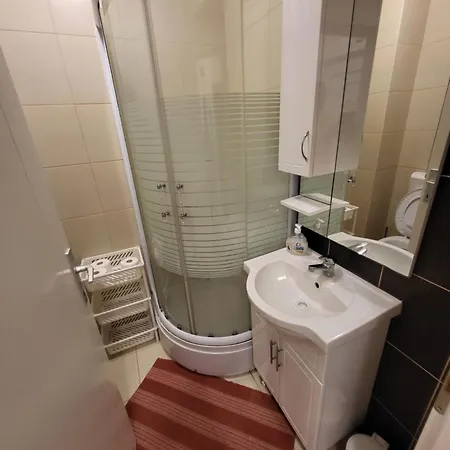 Stan Na Dan Prnjavor, Gajba U Centru